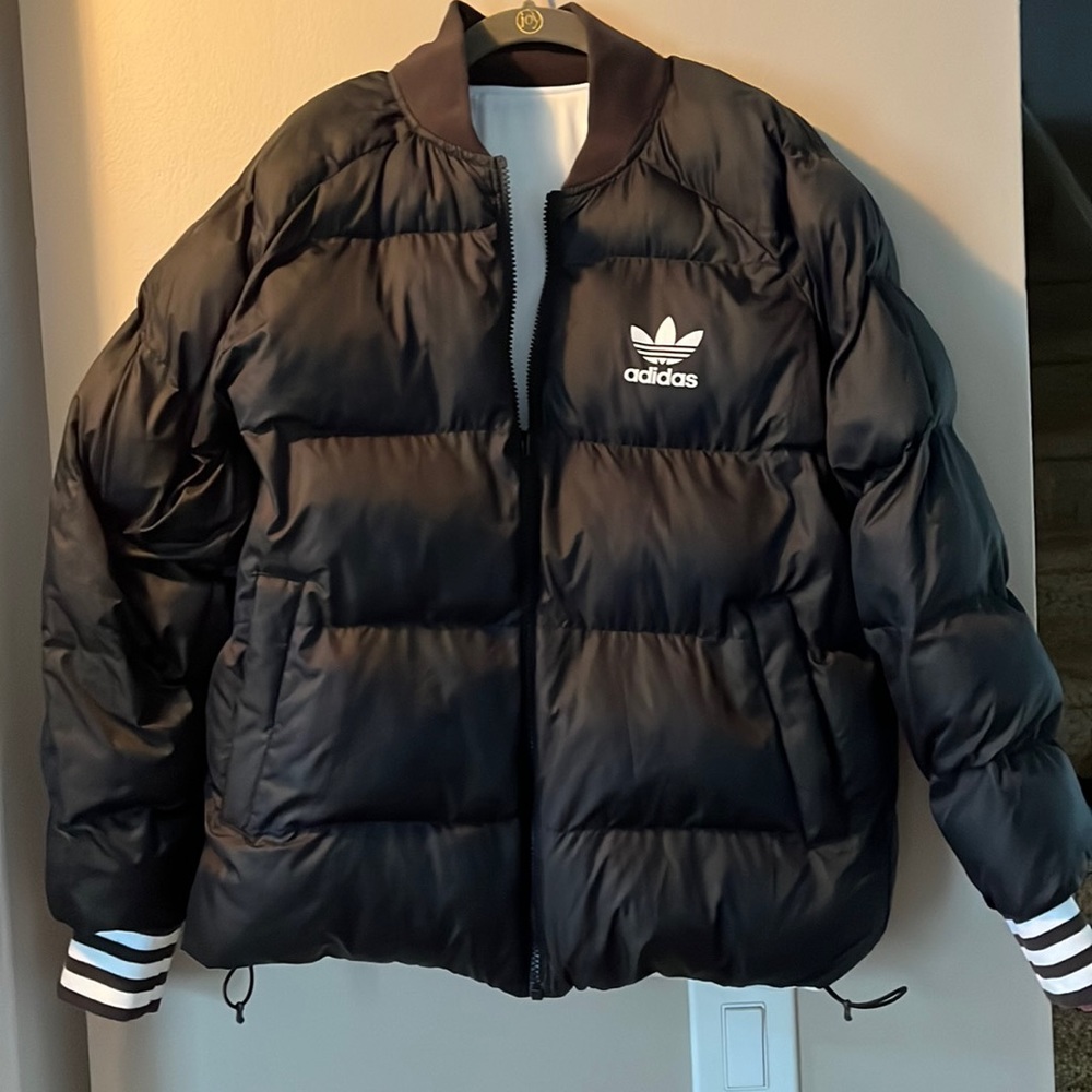 (NW/OT) (tried on) Adidas puff jacket can be worn 2 ways ! Adjustable bottom